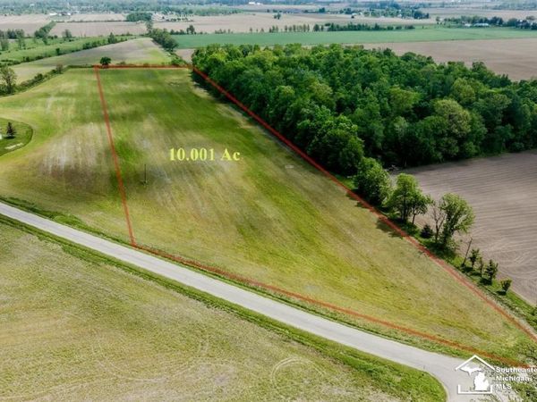 000 Fay Road, Carleton, MI 48117