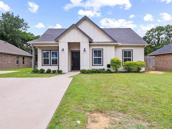 514 W Hull Street, Denison, TX 75020