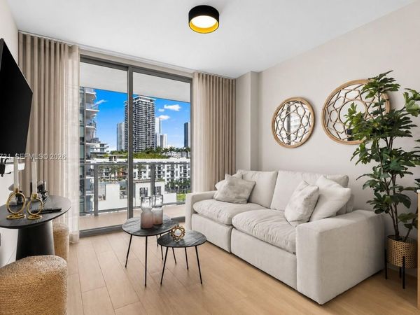 90 NE 32, Unit 905, Miami, FL 33137