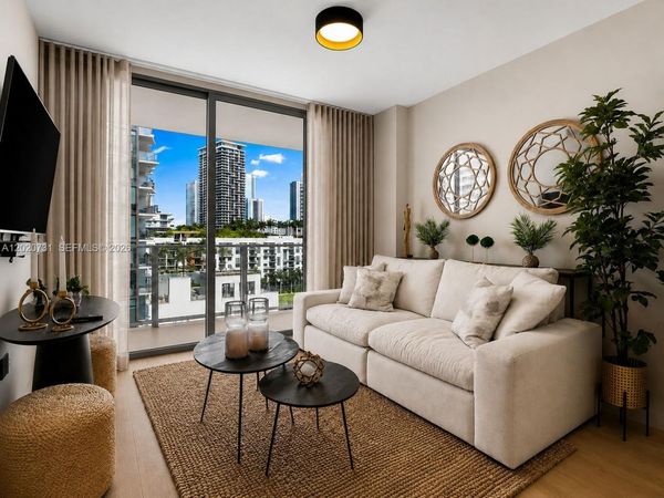 90 NE 32, Unit 905, Miami, FL 33137