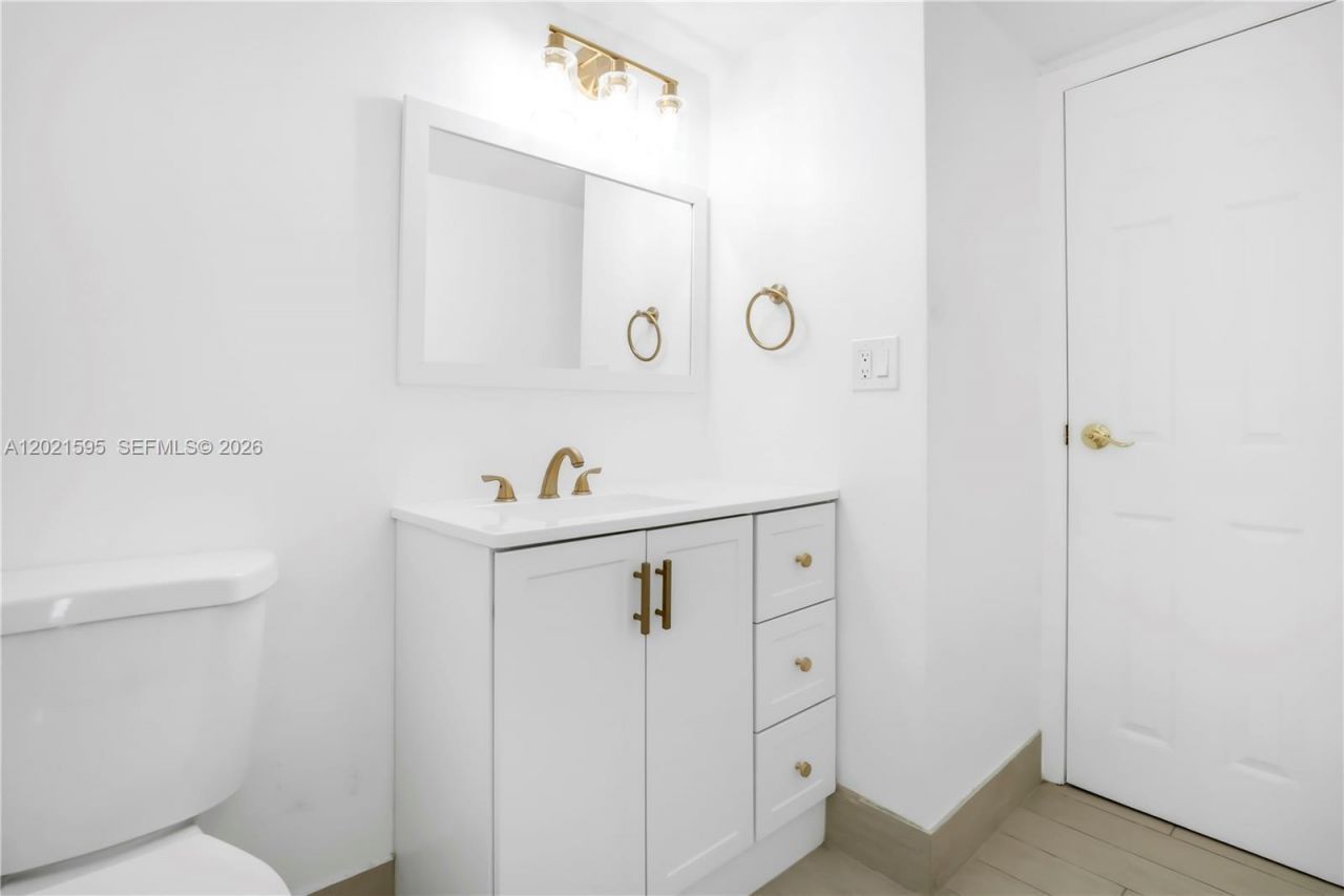 20379 W Country Club Dr , Unit 1237, Aventura, FL 33180 Photo
