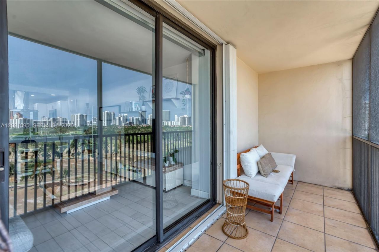 20379 W Country Club Dr , Unit 1237, Aventura, FL 33180 Photo