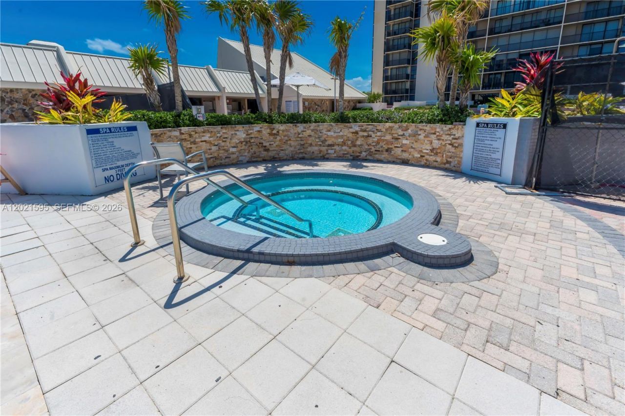 20379 W Country Club Dr , Unit 1237, Aventura, FL 33180 Photo