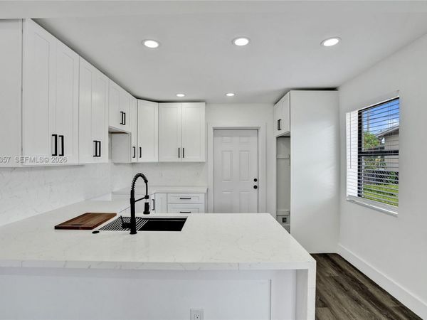 733 NW 15th Ter , Fort Lauderdale, FL 33311