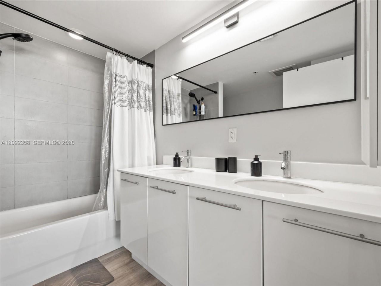 92 SW 3rd St , Unit 1607, Miami, FL 33130 Photo