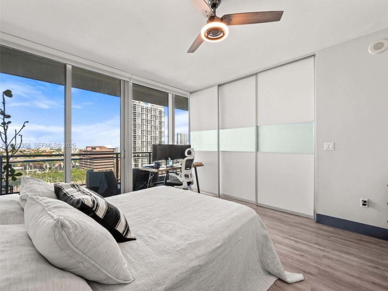 92 SW 3rd St , Unit 1607, Miami, FL 33130 Photo