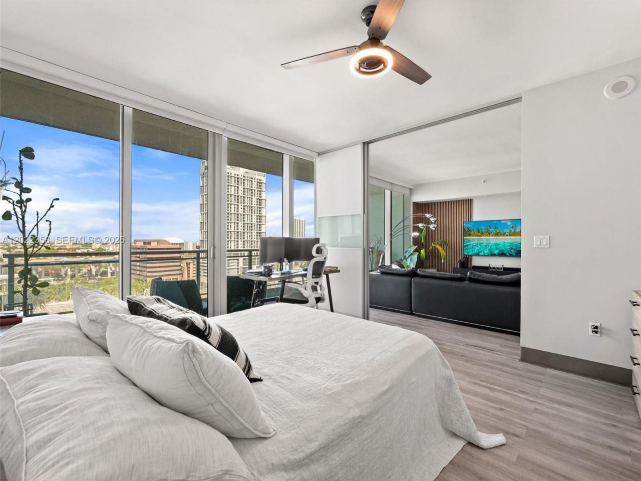 92 SW 3rd St , Unit 1607, Miami, FL 33130 Photo