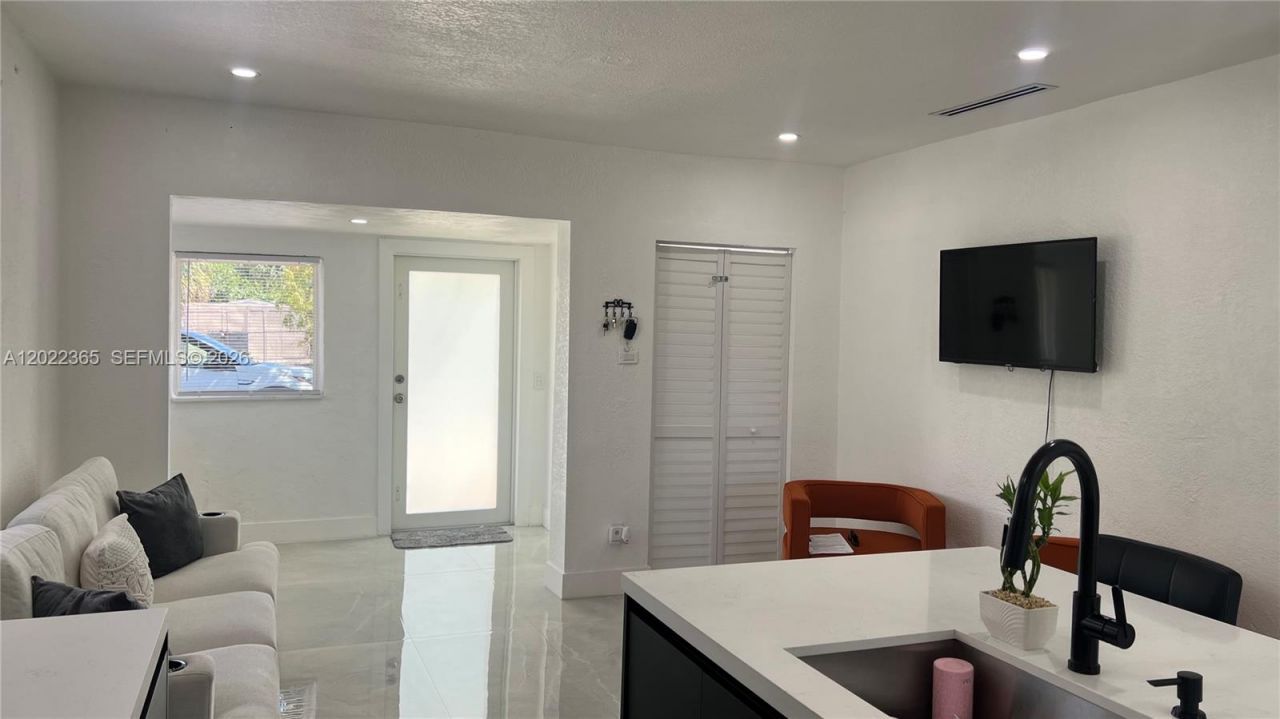 2330 NW 13th St , Fort Lauderdale, FL 33311 Photo