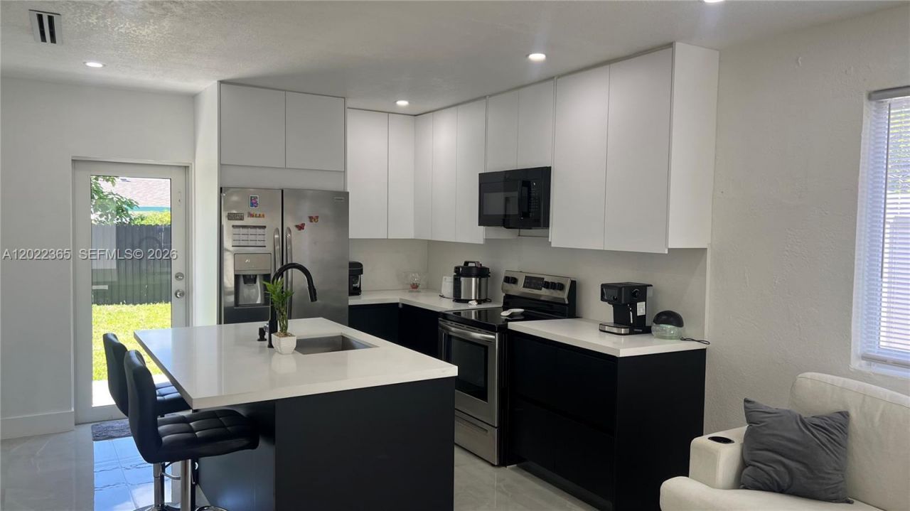 2330 NW 13th St , Fort Lauderdale, FL 33311 Photo