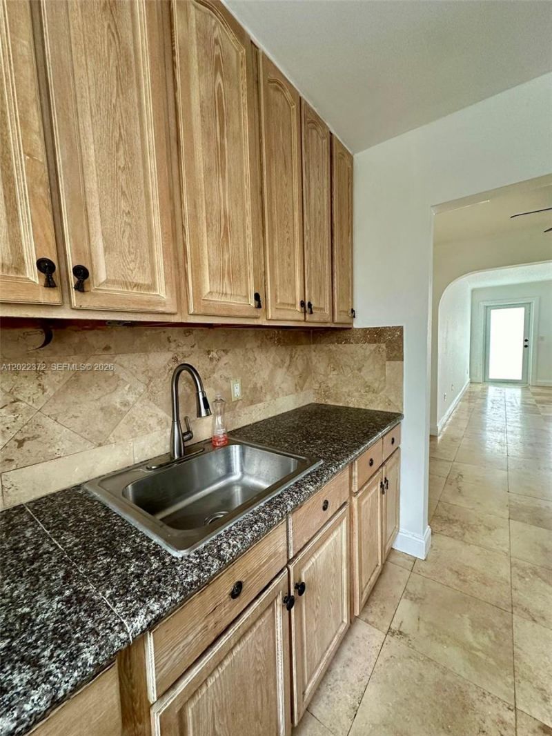1231 Pennsylvania Ave, Unit 9, Miami Beach, FL 33139 Photo