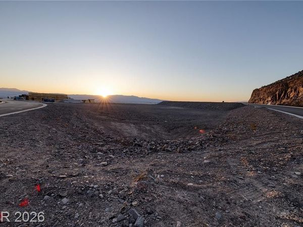 527 Rock Peak Drive, Henderson, NV 89012