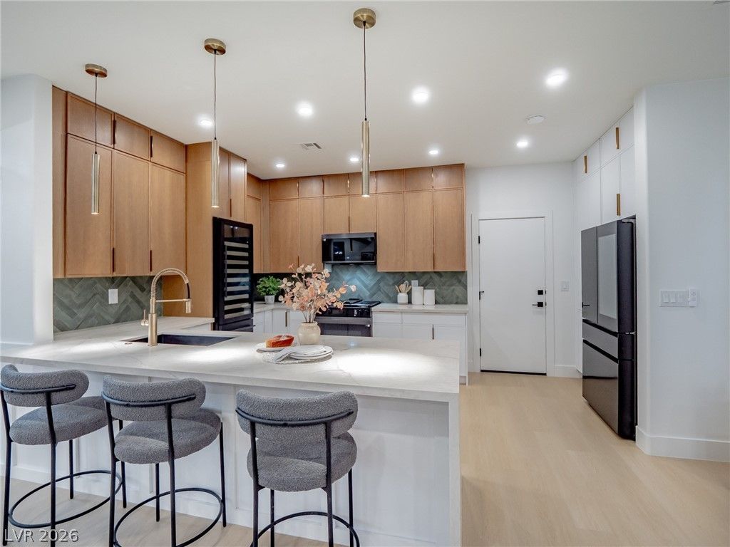 9705 Floweret Avenue, Las Vegas, NV 89117 Main Photo