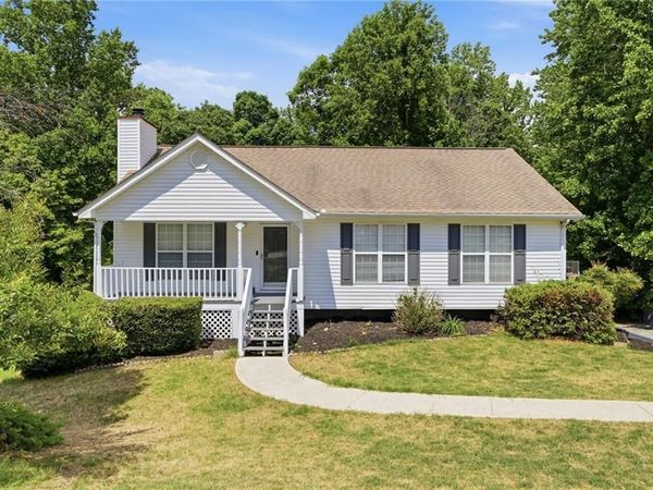 4098 Parks Road , Flowery Branch, GA 30542