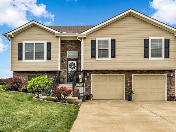 18400 Rock Ridge Street, Smithville, MO 64089
