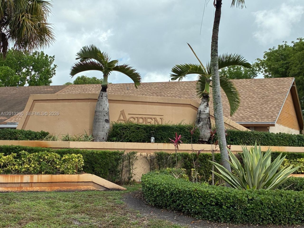6755 NW 187th Ter , Hialeah, FL 33015 Photo