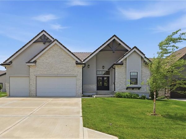 3908 NW Redspire Street, Lee's Summit, MO 64064