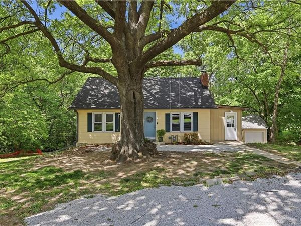 2 NE 70th Terrace, Kansas City, MO 64118