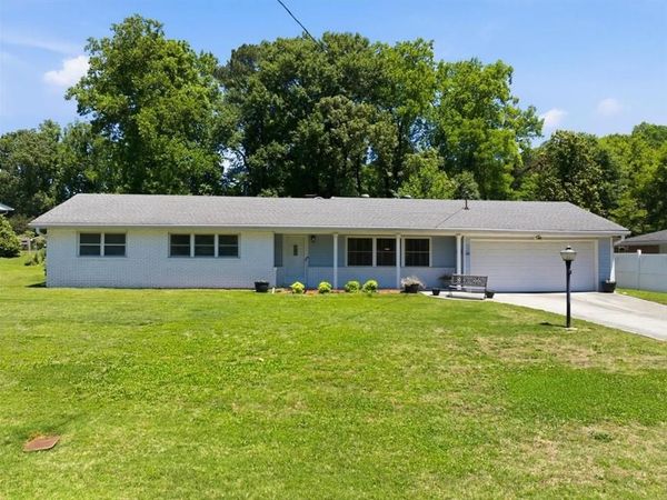 537 Kelly Drive, Marietta, GA 30066