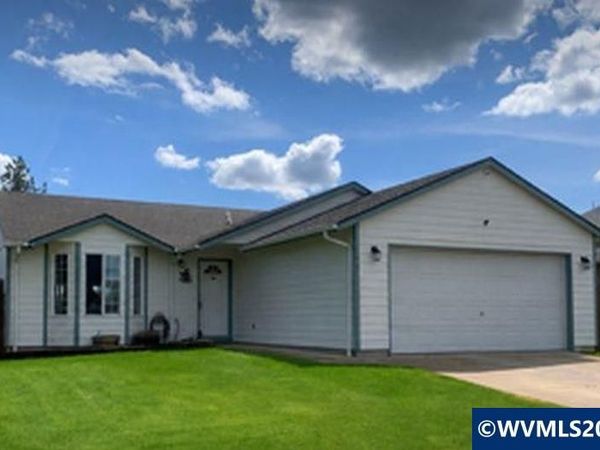 1048 Kees St, Lebanon, OR 97355