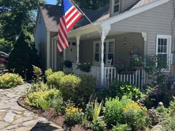 435 Converse, Longmeadow, MA 01106