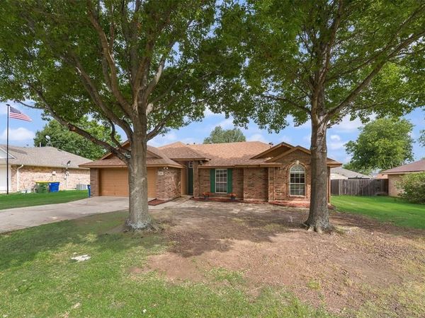 302 Newfield Street , Venus, TX 76084