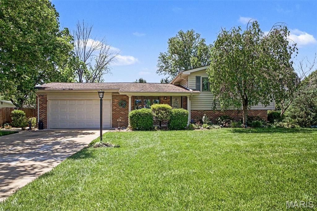 4912 Arevalo Court, Saint Louis, MO 63128 Main Photo