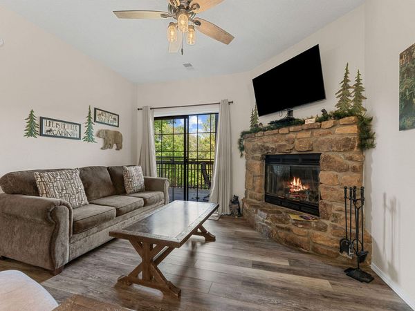 75 Leaning Tree Circle, Unit 4, Indian Point, MO 65616