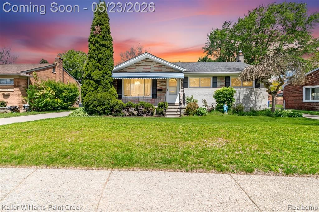 31395 Lyons Circle W, Warren, MI 48092 Main Photo