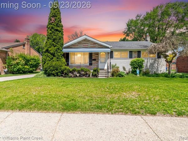 31395 Lyons Circle W, Warren, MI 48092