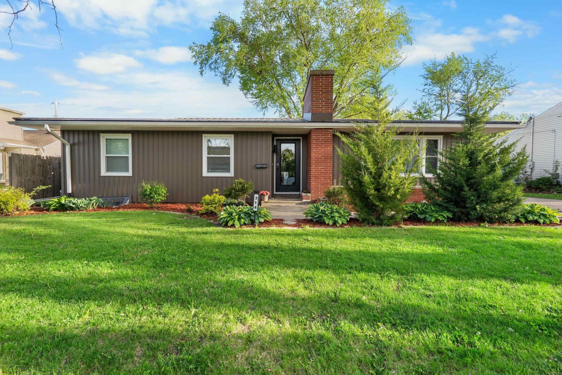 314 W Mitchell Avenue, Waterloo, IA 50701 Main Photo