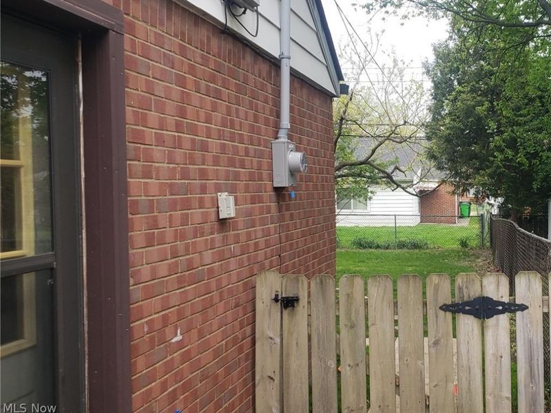 670 Walnut Drive , Euclid, OH 44132 Photo 7
