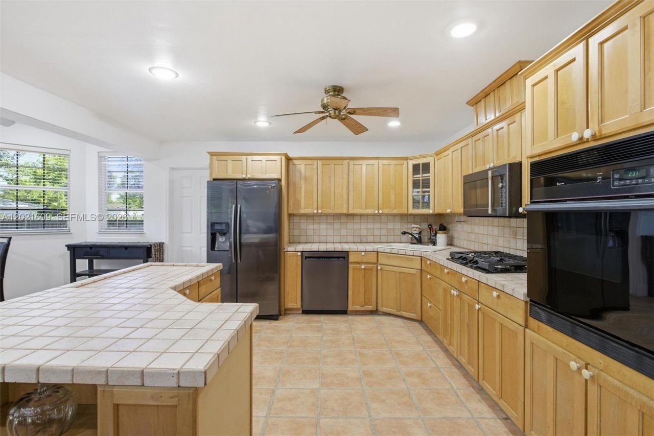 245 Lenape Dr , Miami Springs, FL 33166 Photo