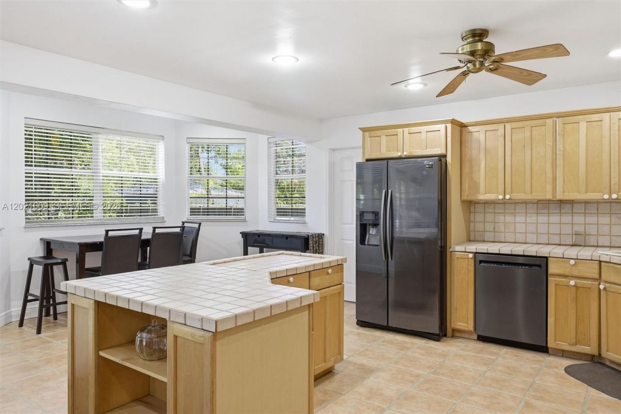 245 Lenape Dr , Miami Springs, FL 33166 Photo