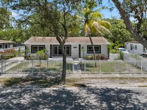 1075 NW 127th St , North Miami, FL 33168