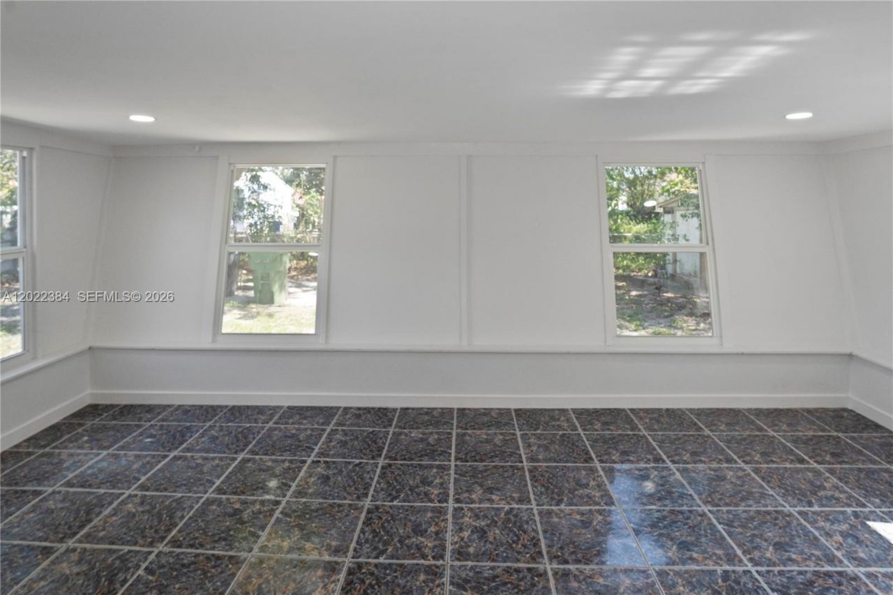 1075 NW 127th St , North Miami, FL 33168 Photo