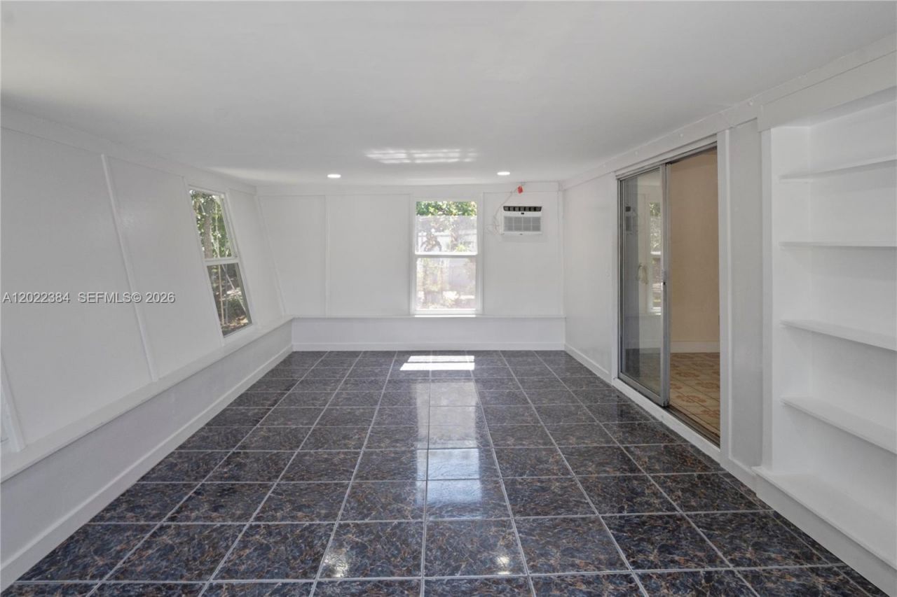 1075 NW 127th St , North Miami, FL 33168 Photo
