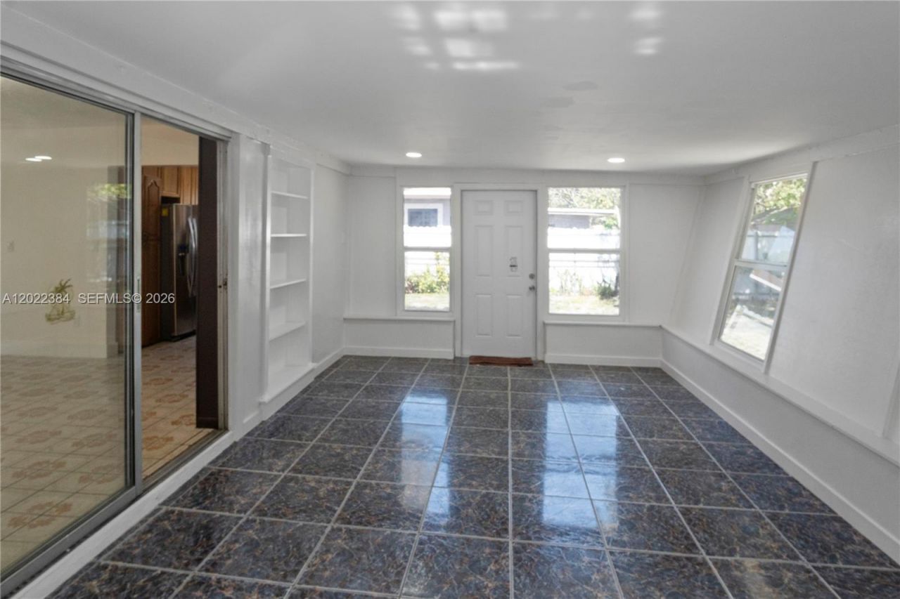 1075 NW 127th St , North Miami, FL 33168 Photo