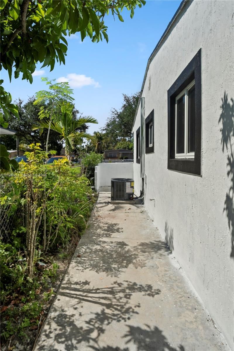1075 NW 127th St , North Miami, FL 33168 Photo