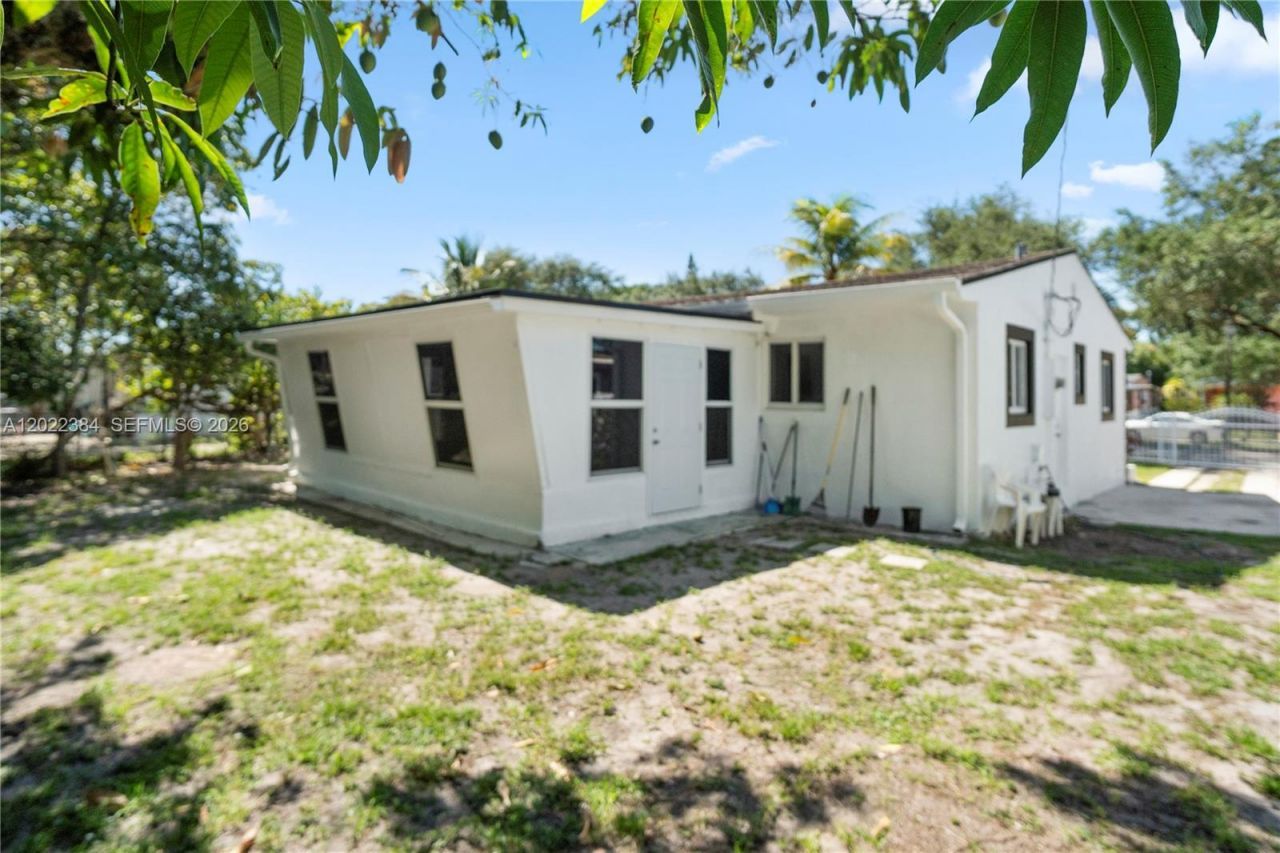 1075 NW 127th St , North Miami, FL 33168 Photo