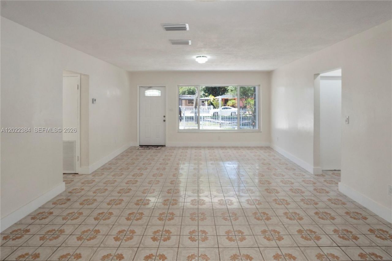 1075 NW 127th St , North Miami, FL 33168 Photo