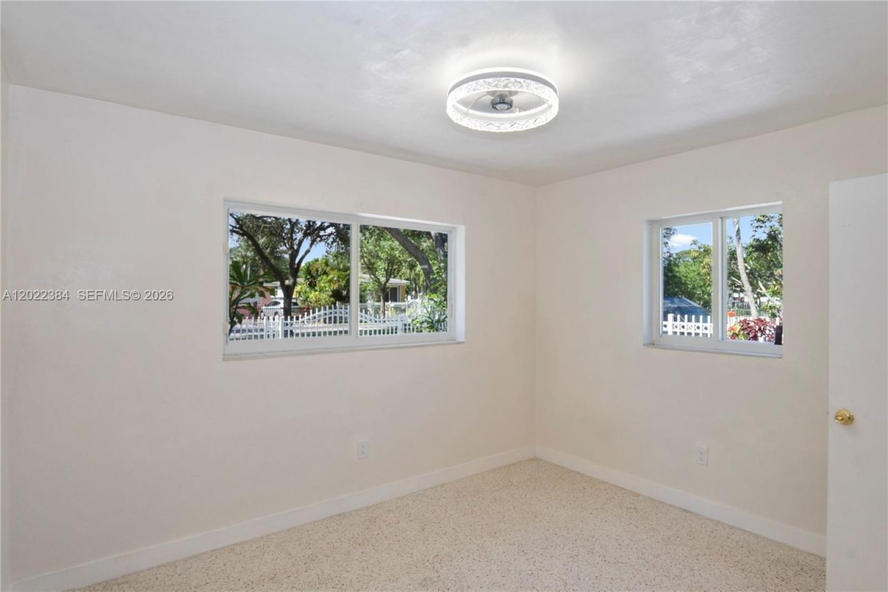1075 NW 127th St , North Miami, FL 33168 Photo