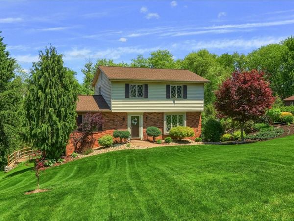 1737 Beaver Grade Rd., Coraopolis, PA 15108