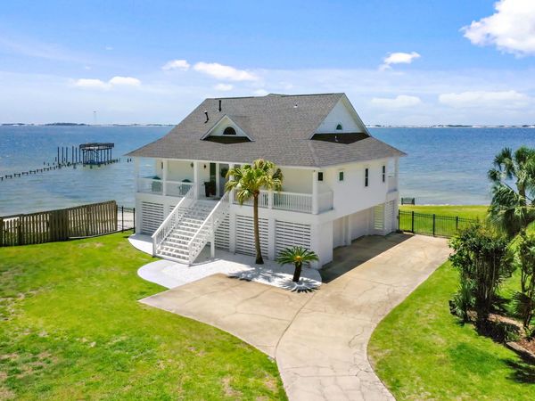 2005 Jessica Way, Navarre, FL 32566
