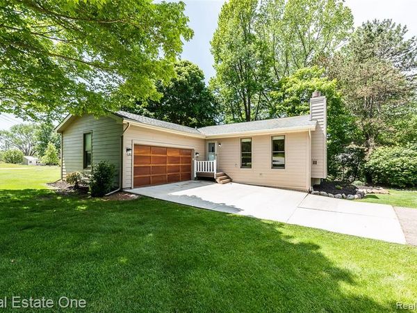 8402 Scotia, Hamburg Twp, MI 48169