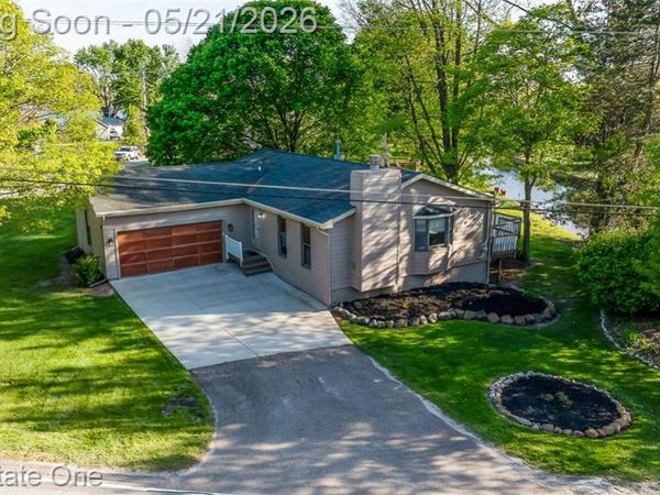8402 Scotia, Hamburg Twp, MI 48169
