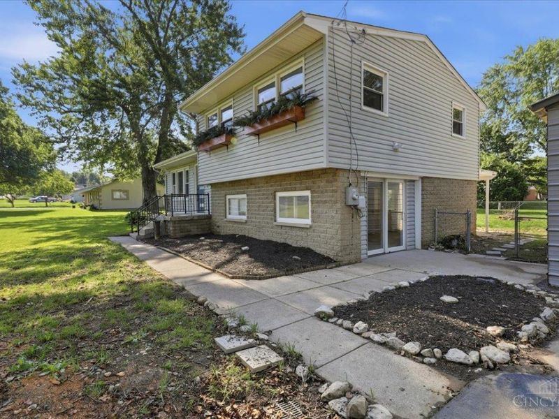6611 Hendrickson Road, Middletown, OH 45044 Photo 3