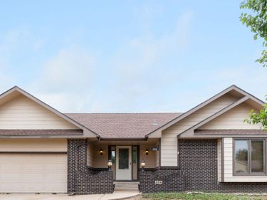 2316 S Linden Cir, Wichita, KS 67207