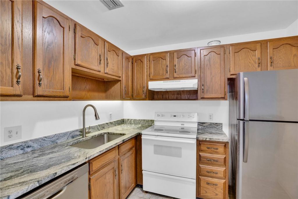 7 Vista Gardens Trail, Unit 204, Vero Beach, FL 32962 Photo