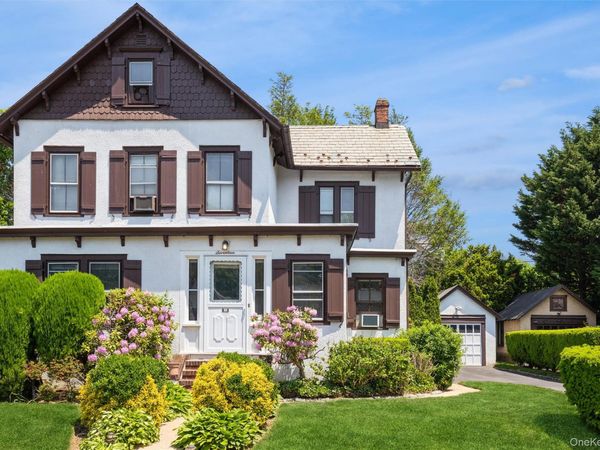 17 Crampton Avenue , Great Neck, NY 11023