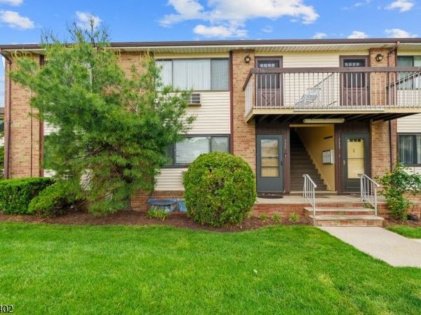 735 Cricket Ln, Woodbridge, NJ 07095
